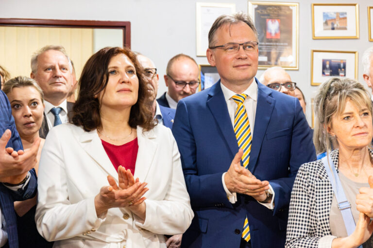 PiS wyczekuje na komplet wyników. Iwona Mularczyk: przypuszczam, że będzie II tura