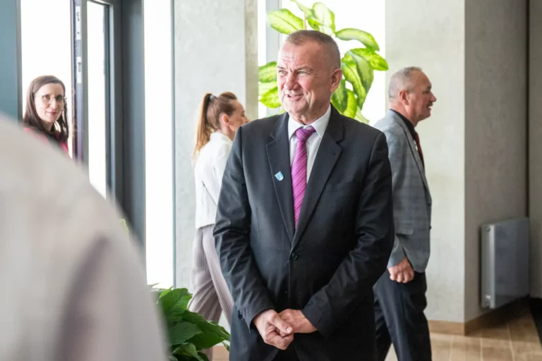 Wójt Chełmca potrącony na pasach. Czeka na operację