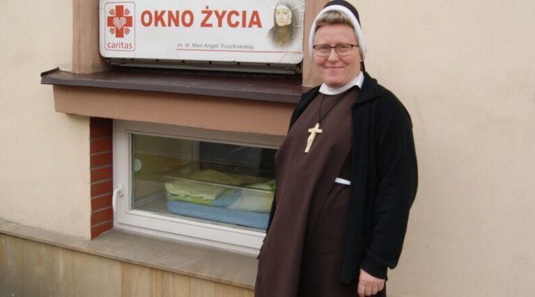 Nowy Sącz. W „Oknie Życia” znaleziono dziecko. Chłopczyk jest w pełni zdowy