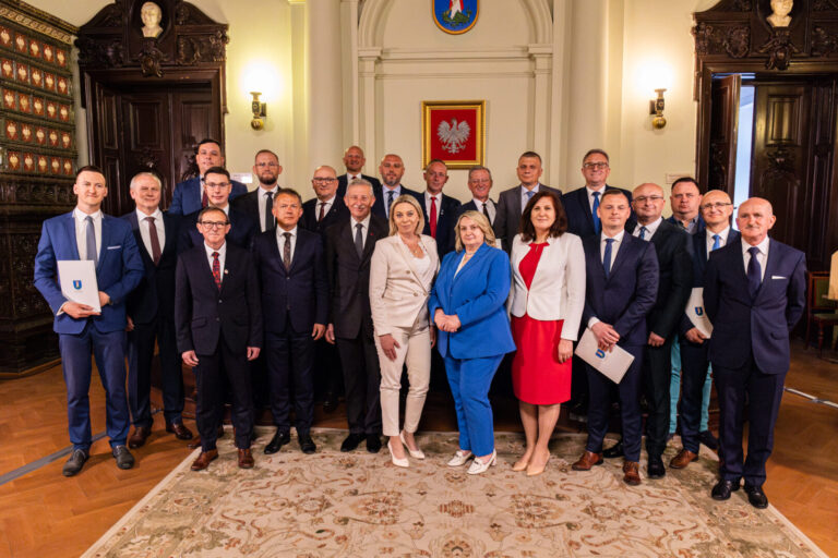 Nowy Sącz. Zaprzysiężenie. Radni zdecydowali. To oni zasiądą w prezydium
