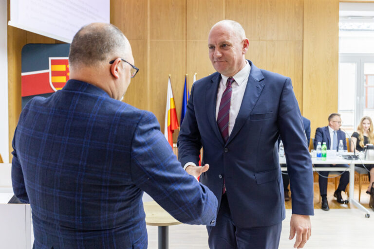 Powiat ma nowego starostę i zarząd. Radni zdecydowali