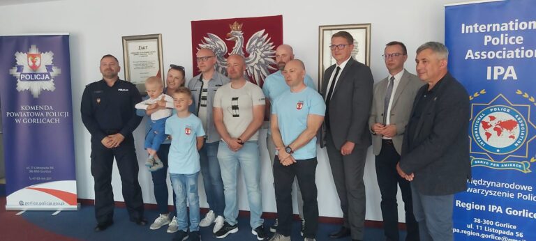 Od Zakopanego na Hel. Gorliccy policjanci kręcą dla Kuby