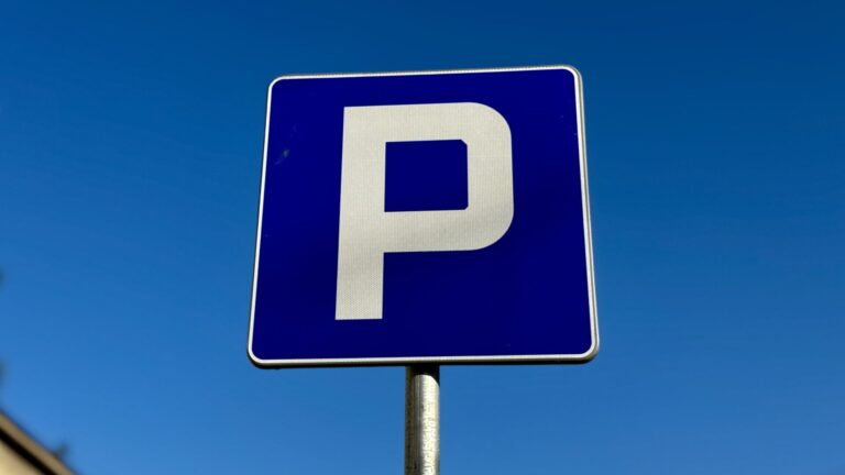 Nowe miejsca parkingowe przy kościele kolejowym [ZDJĘCIA]