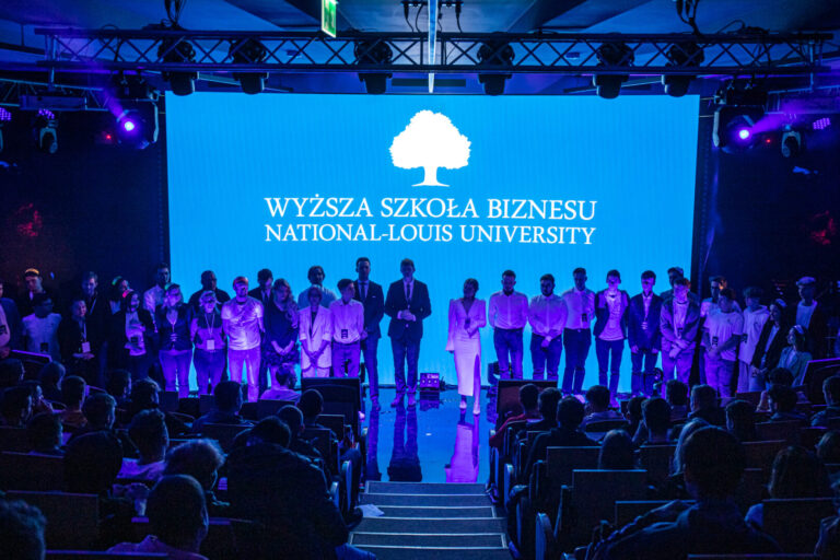 Rekrutacja w Wyższej Szkole Biznesu – National Louis University ruszyła!
