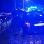 Nawojowa, samochód uderzył w barierki i latarnię
