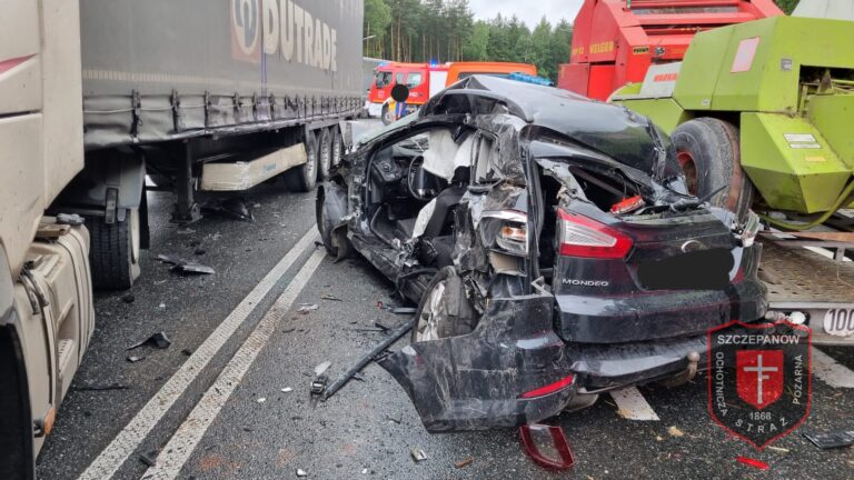 Zderzenie 5 samochodów na zjeździe z A4; jedna ofiara śmiertelna
