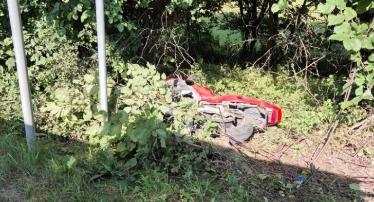 Polany. Zderzenie osobówki z motocyklem. Jedna osoba w szpitalu