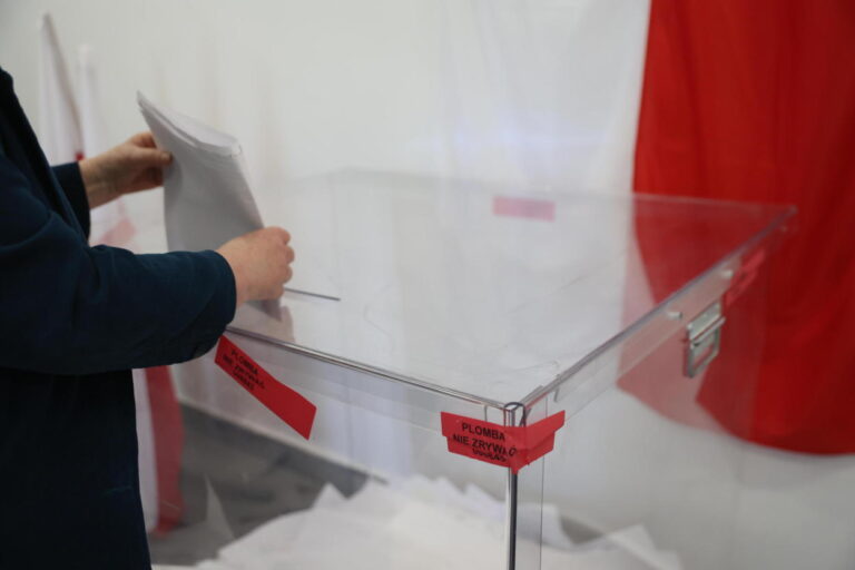 Sejmik przyznał nagrody gminom z najwyższą frekwencją w II turze wyborów prezydenckich