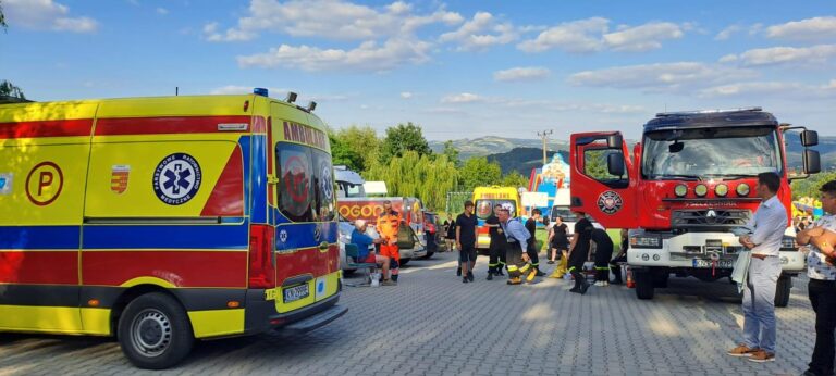 Wypadek na festynie. Poparzonych kilka osób, w tym niemowlę. W akcji LPR