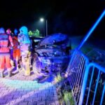 Nawojowa, samochód uderzył w barierki i latarnię