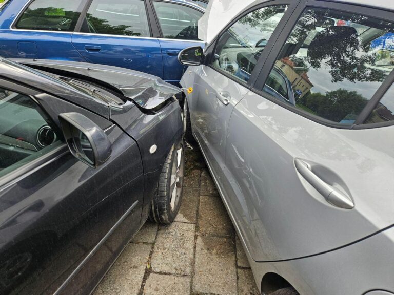 Nowy Sącz. Wjechała w zaparkowane samochody