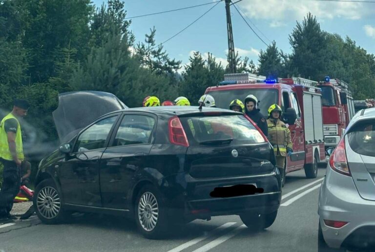 Polany. Samochód osobowy zderzył się z motocyklem