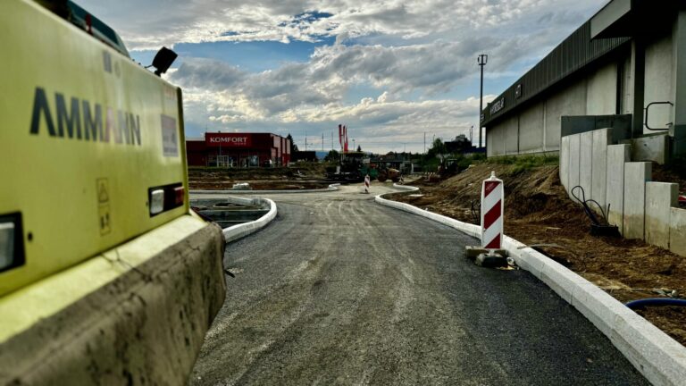 Jeszcze dzień, najwyżej dwa i powstanie skrzyżowanie! [FOTO]