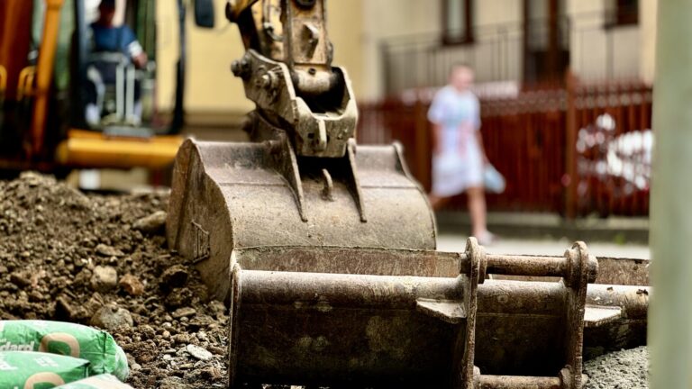 Drogowcy znów działają w centrum Nowego Sącza [ZDJĘCIA]
