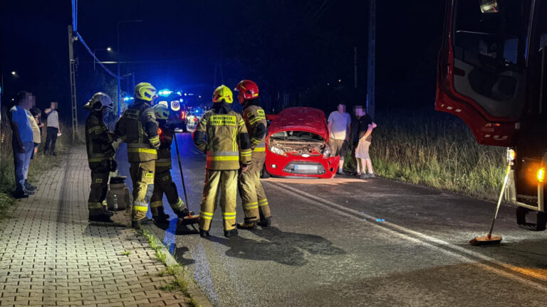 UWAGA KIEROWCY! Wypadek na ul. Mała Poręba [ZDJĘCIA, FILM]