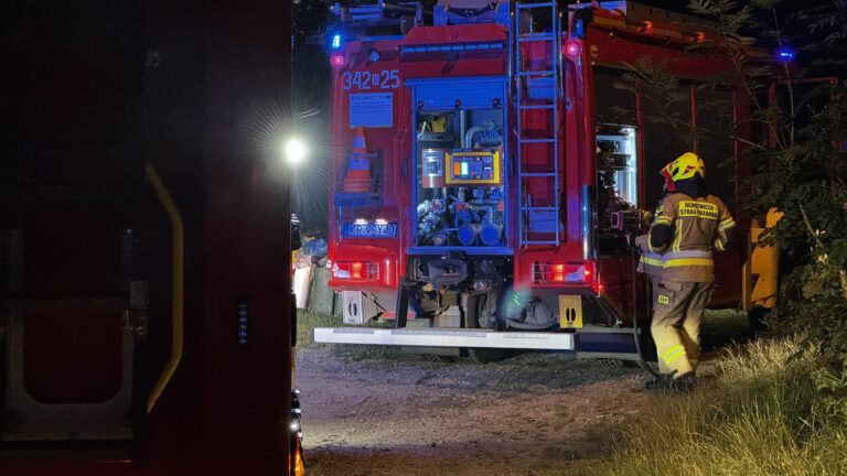 Świeca przyczyną pożaru? Poparzona 25-latka trafiła do szpitala