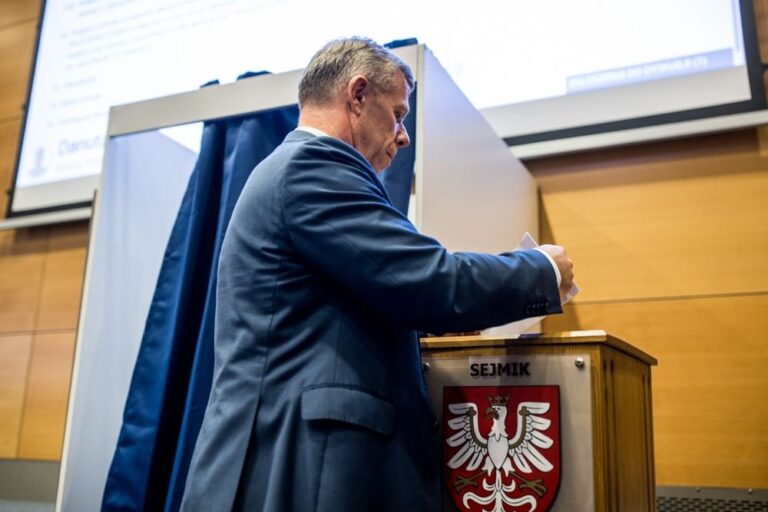 Małopolska nadal bez marszałka. Radni mieli wybór między Ćwikiem, a Kmitą