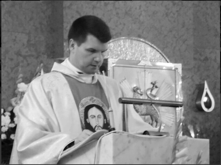 Tragiczna śmierć 37-letniego księdza Mariusza Kmaka z Wawrzki. Sądecczyzna w żałobie