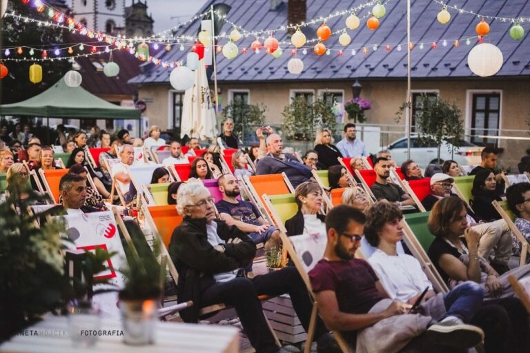 Peryferiada: bezpretensjonalny festiwal filmowy pod chmurką. Czas start!