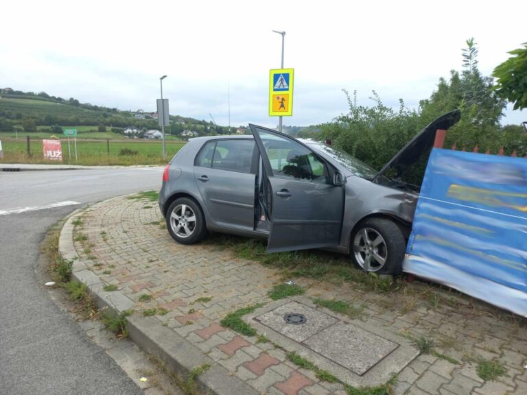 Pechowe dni kierowców. Samochody wypadały z dróg [ZDJĘCIA]