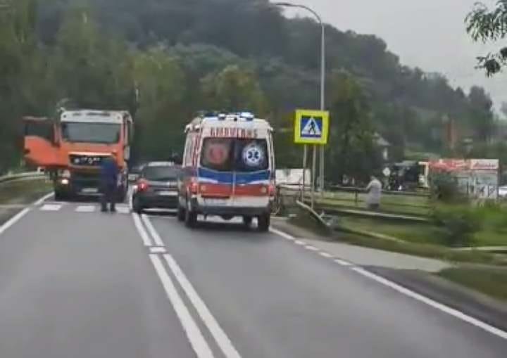 DK75, Jurków. Sądeczanin potrącił seniora, który przechodził przez pasy
