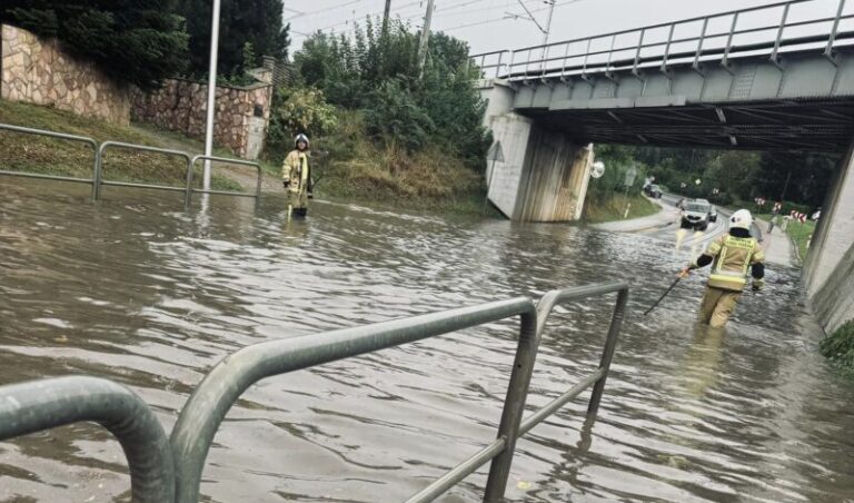 Grybów. Pod wiaduktem jak zwykle powódź. Wystarczyła chwila ulewy
