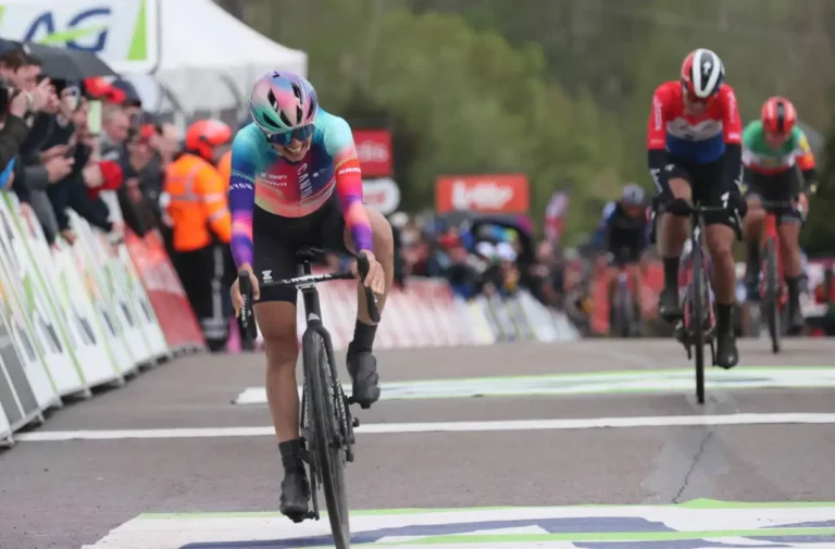 Z ostatniej chwili: Katarzyna Niewiadoma wygrała Tour de France!