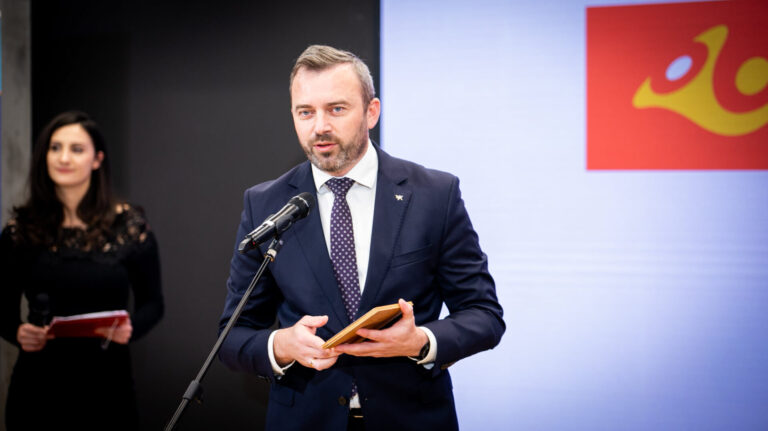 Trzęsienie ziemi w Poczcie Polskiej. Sądeczanin w centrum wydarzeń