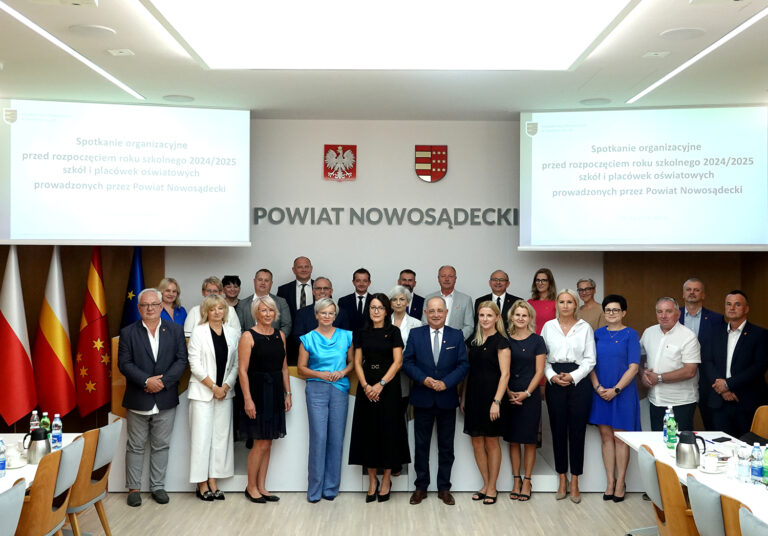 15 nauczycieli szkół powiatowych z wyższym stopniem mianowania