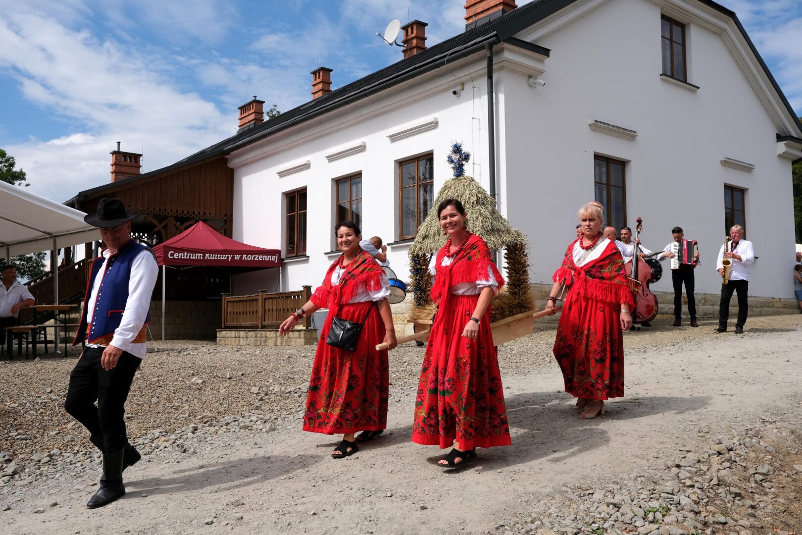 korowód dożynkowy Korzenna