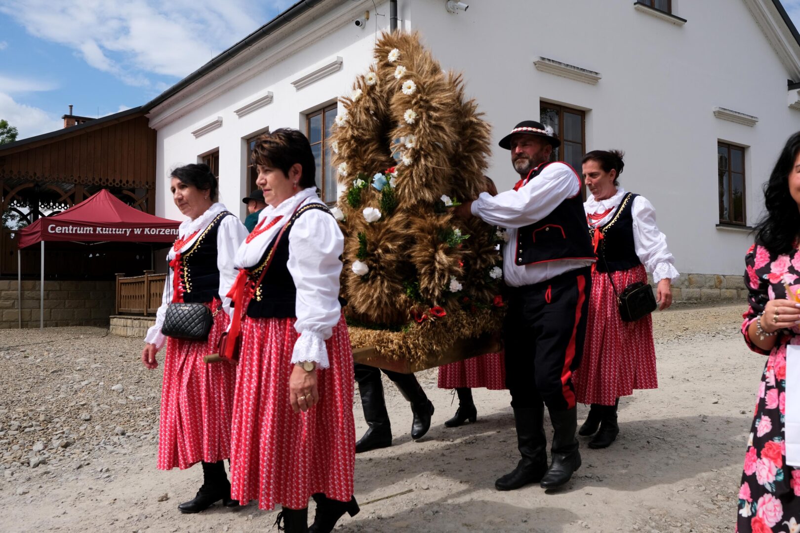 korowód dożynkowy Korzenna