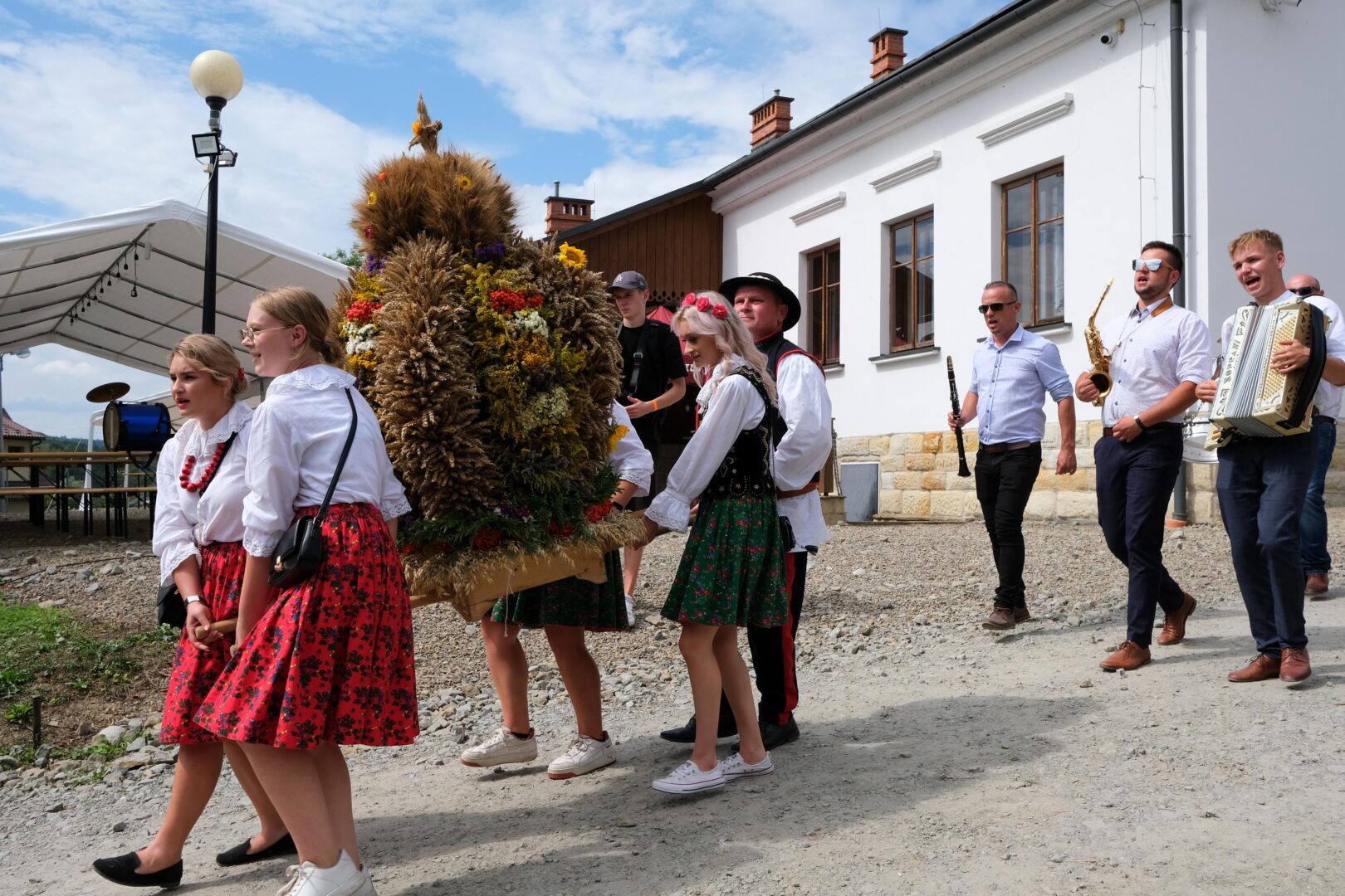 korowód dożynkowy Korzenna
