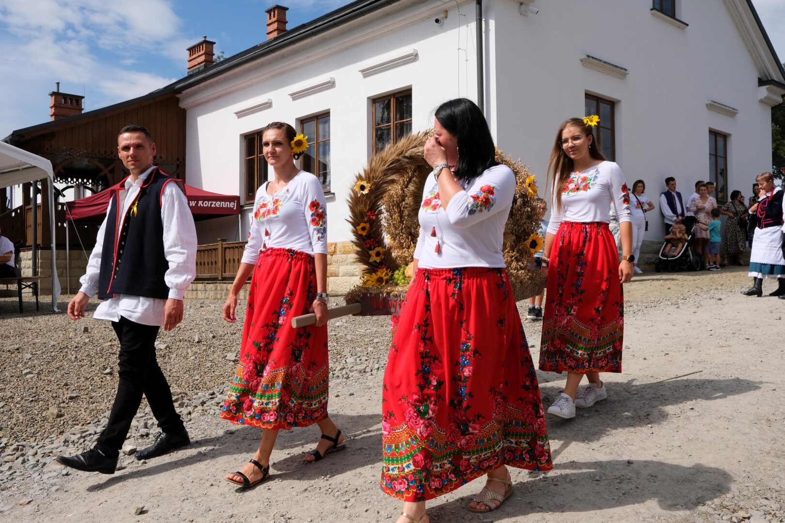 korowód dożynkowy Korzenna