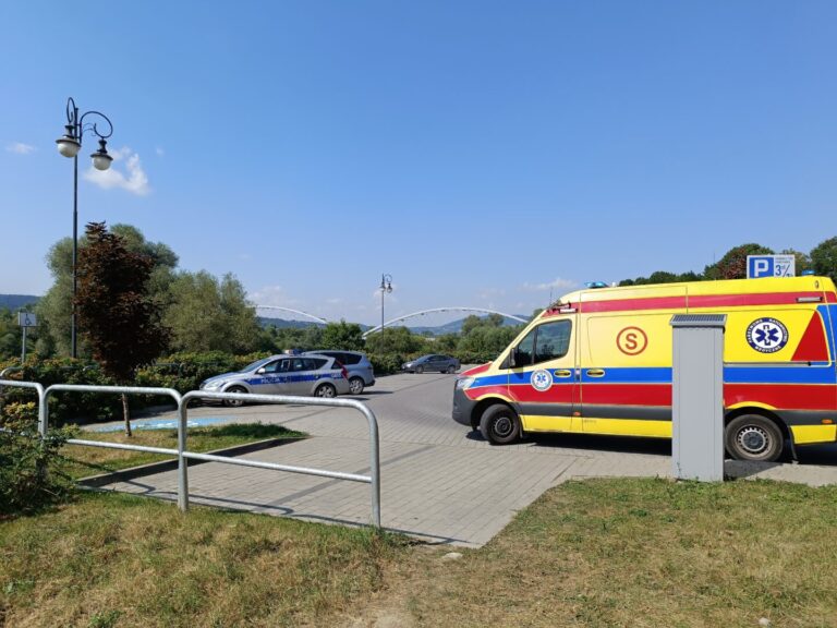Incydent nad Dunajcem. Służby w akcji. Ktoś topił kobietę czy poślizgnęła się i wpadła do rzeki?