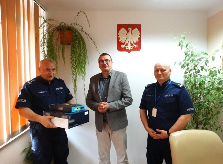 Nowy alkomat i analizator narkotyków na wyposażeniu sądeckiej policji