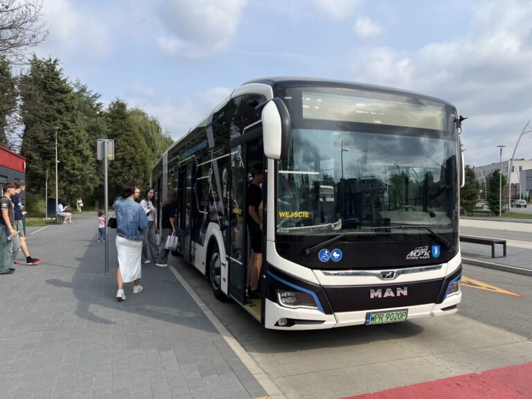 Pierwszy przegubowy autobus na ulicach Nowego Sącza [ZDJĘCIA]