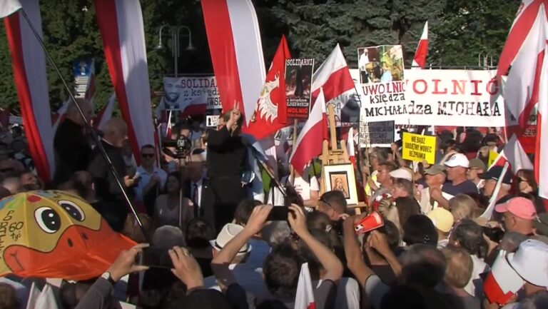 Pochodzący z Laskowej duchowny, podejrzany o udział w zorganizowanej grupie przestępczej, pozostanie w celi