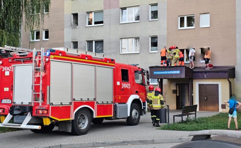 Nowy Sącz. 41-latek wypadł z siódmego piętra bloku