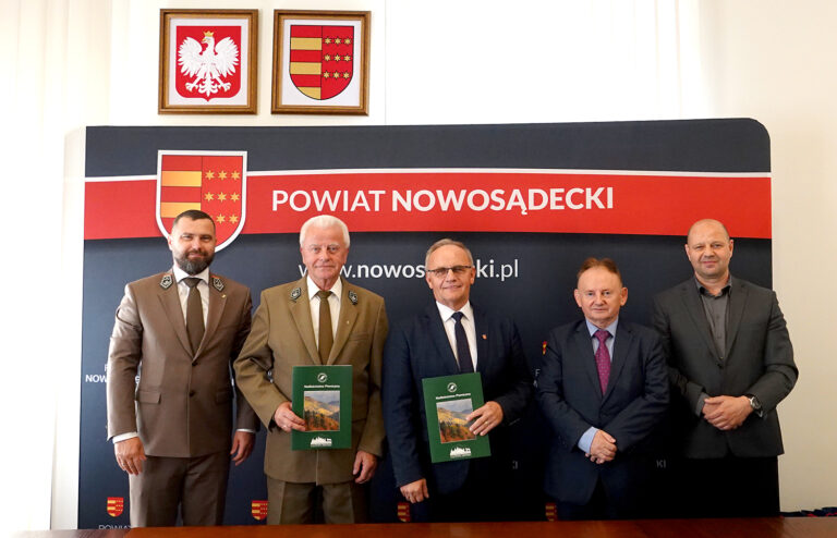 Mieszkańcy doczekają się nowej nawierzchni oraz zatoki autobusowej. Całość prac zakończy się jeszcze w tym roku