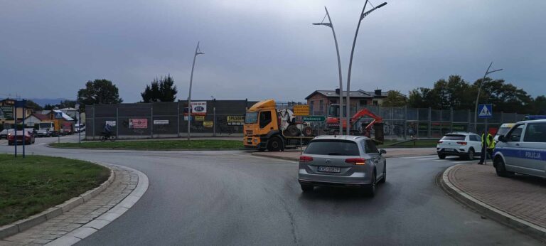 Ogromne korki przez zepsutą ciężarówkę na rondzie [ZDJĘCIA]