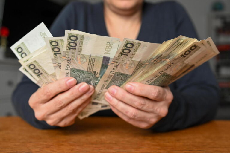 Projekt: od stycznia płaca minimalna 4666 zł brutto, minimalna stawka godzinowa 30,50 zł brutto