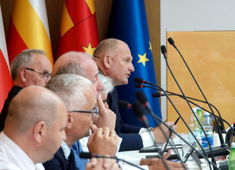 Lądowisko, przebudowa Domu Wczasów Dziecięcych i nowa sekretarz Powiatu