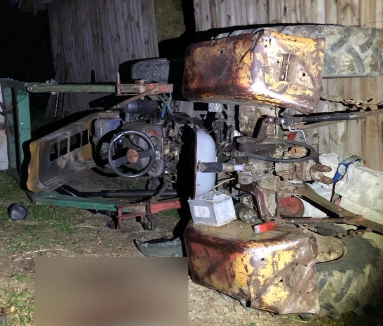 Traktor przygniótł mężczyznę. 57-latek zmarł na miejscu