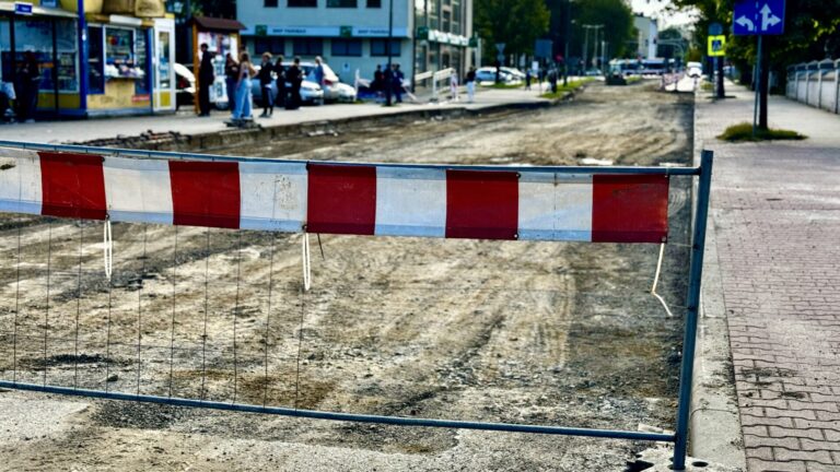 Trwa remont przy cmentarzu. Obowiązują tam objazdy [ZDJĘCIA]