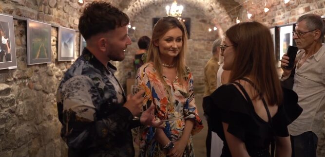 Poeci obrazu i wyobraźni… Wystawa fotografii sądeckich mistrzów kadru [FILM]