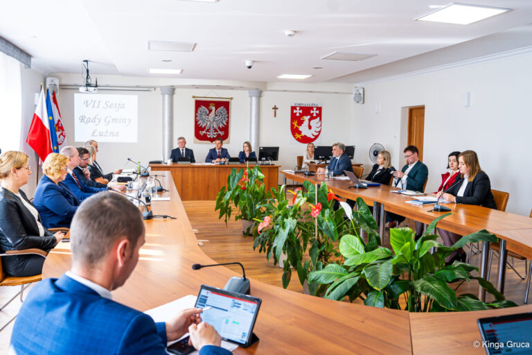Jednego dnia zamknęli dwie szkoły. Na głowie mają kuratora i straż pożarną. „I tak będę nazywany likwidatorem..”