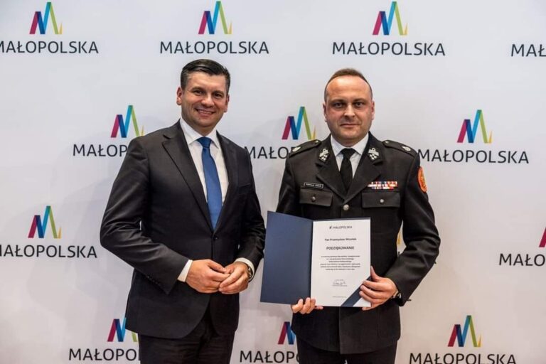Defibrylatory AED na kolejnych 9 remizach w powiecie