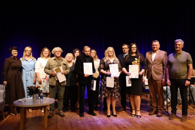 Poznaliśmy laureatów VI Ogólnopolskiego Konkursu Poetyckiego “O złotą gałązkę jabłoni”