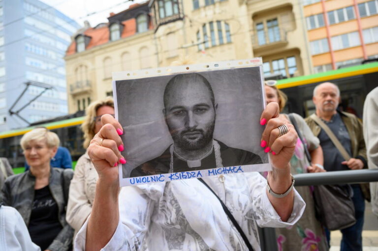 Ksiądz Olszewski może warunkowo wyjść z aresztu po wpłaceniu kaucji