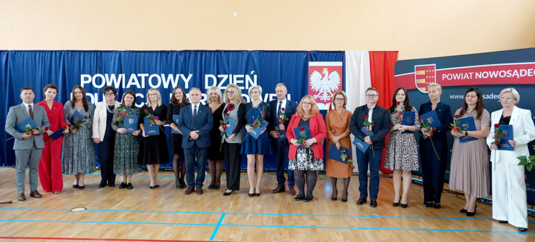 Powiatowy Dzień Edukacji: dyrektorzy i nauczyciele z nagrodami starosty